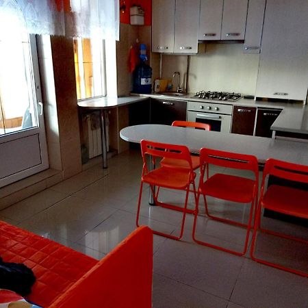 Apart Club Kosmo Daire Çernivtsi Dış mekan fotoğraf