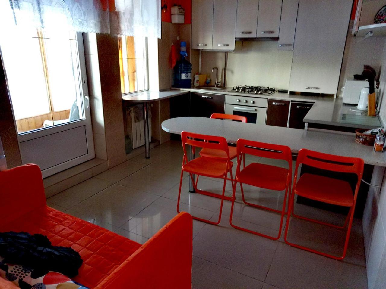 Apart Club Kosmo Daire Çernivtsi Dış mekan fotoğraf